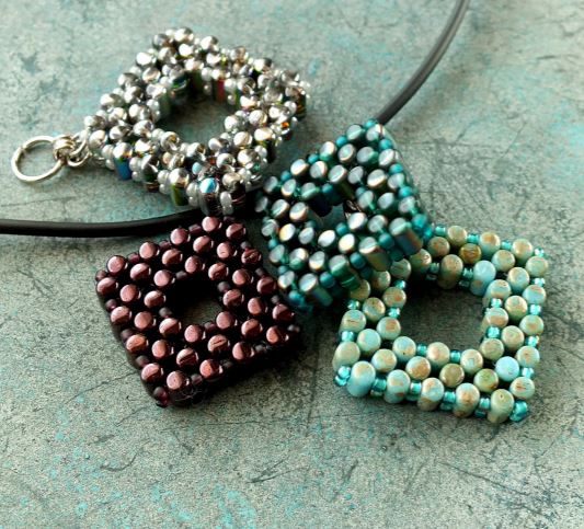 Rulla Square Pendant Free Pattern